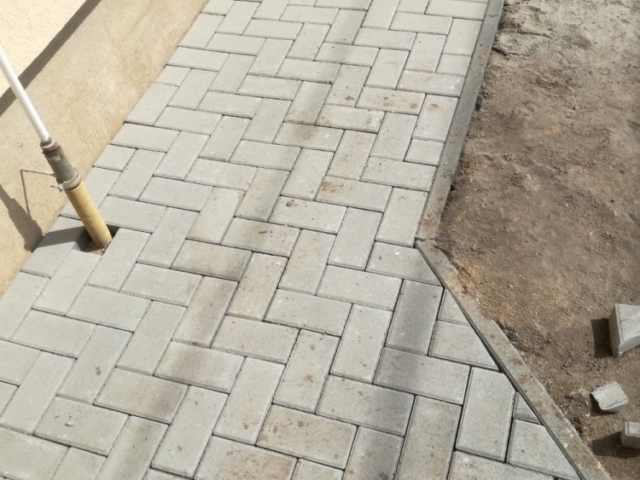 Festés, burkolás, kőműves munka, térkövezés, hőszigetelés, gipszkartonozás, betonozás, bontás, törmelék eltávolítása