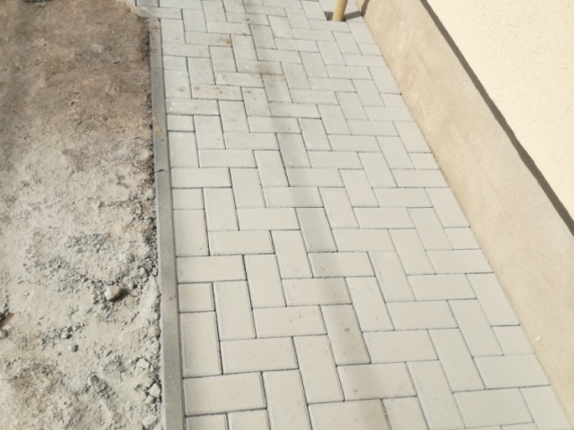 Festés, burkolás, kőműves munka, térkövezés, hőszigetelés, gipszkartonozás, betonozás, bontás, törmelék eltávolítása